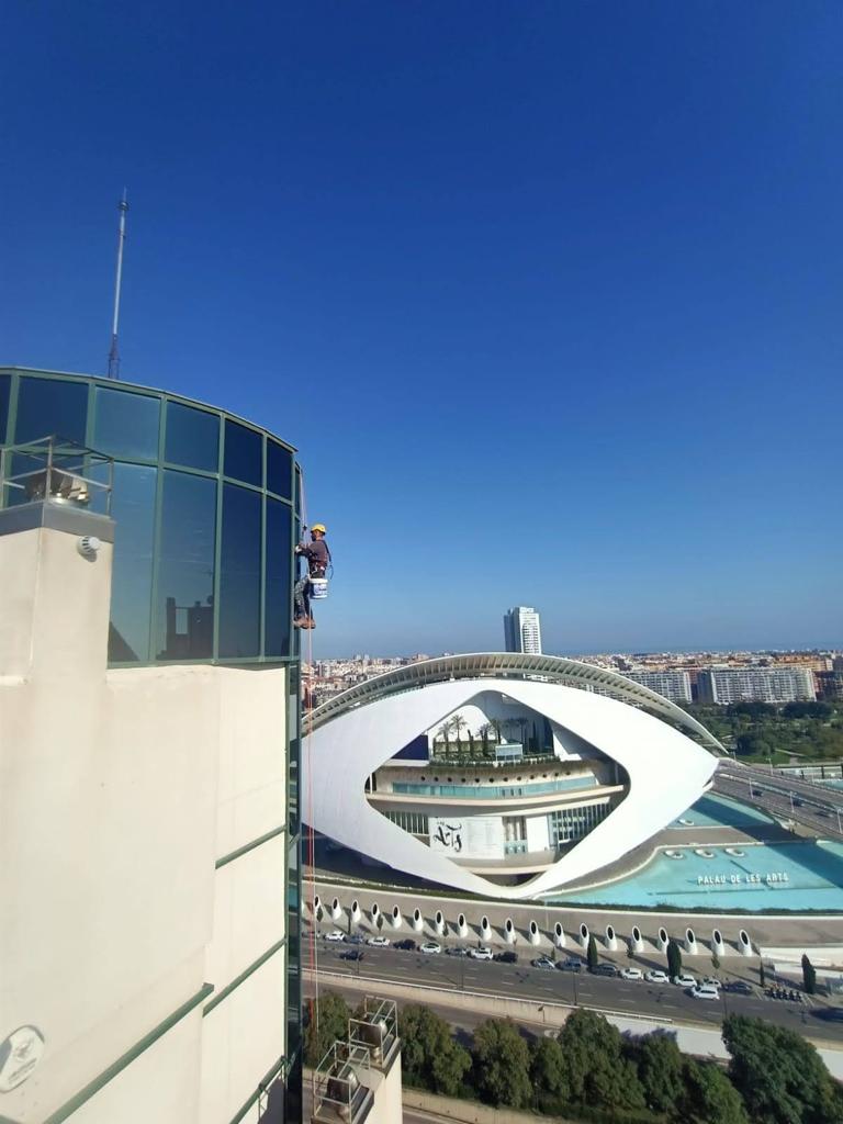 Resultado de limpieza vertical en edificio