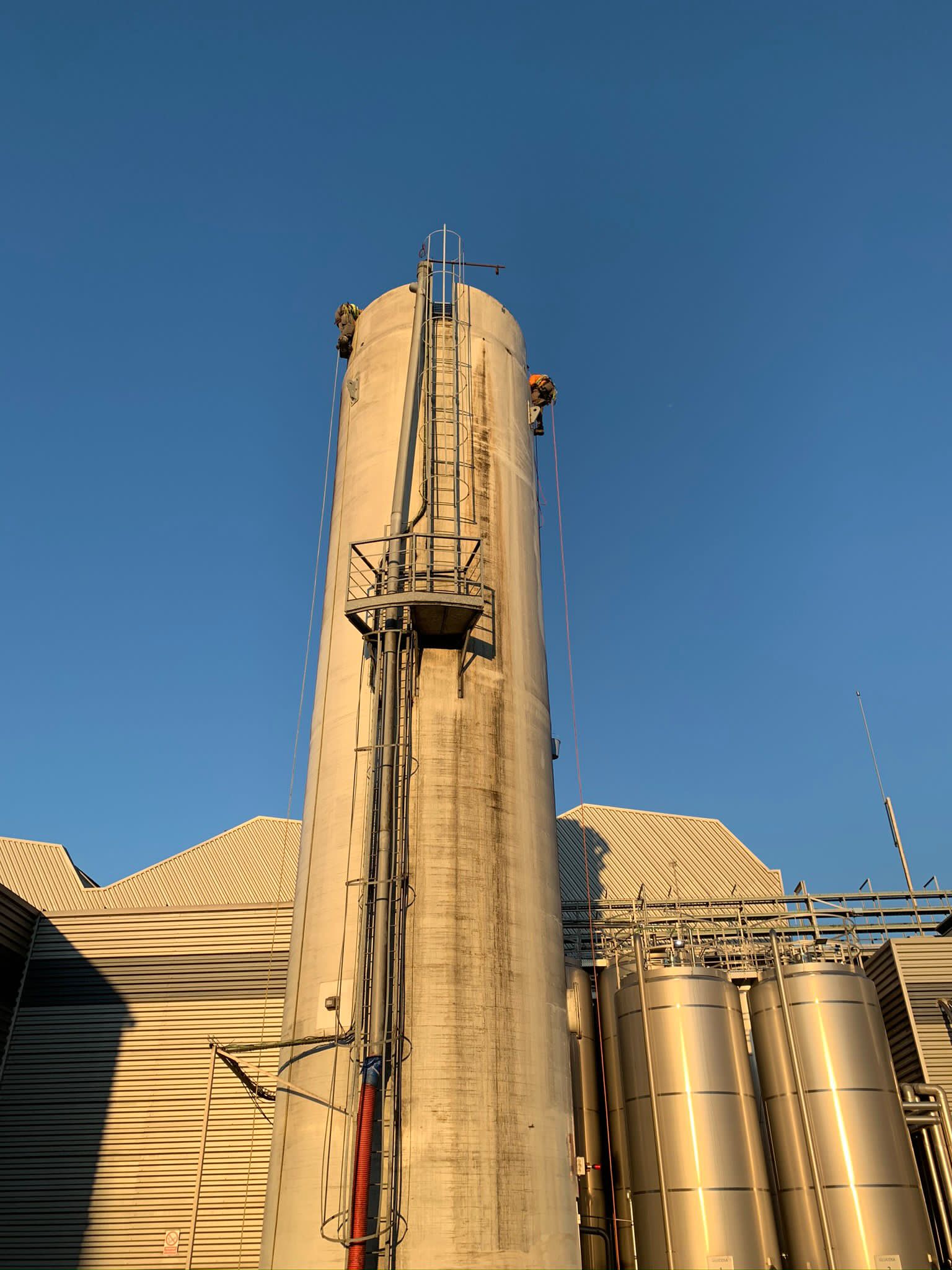 Mantenimiento y limpieza de silos en España | empresastrabajosverticales | 693339923